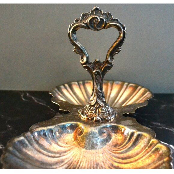 Vintage MCM Sheridan Silver Company Clam Shell Server Ornate Handle Dining - Picture 2 of 7